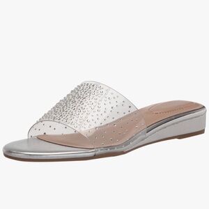 Bandolino Womens silver sandal size 7